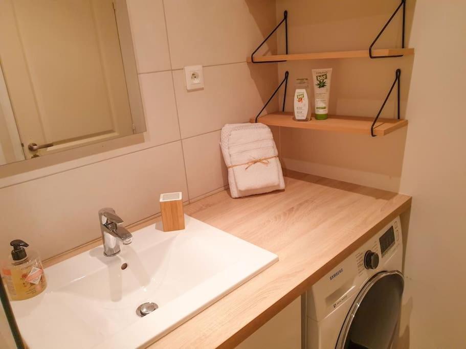 Spacieux Appartement Au Calme 15Min Sud De Lyon Proche Metro Et Gare Confluence Aquarium Gerland 울랑 외부 사진